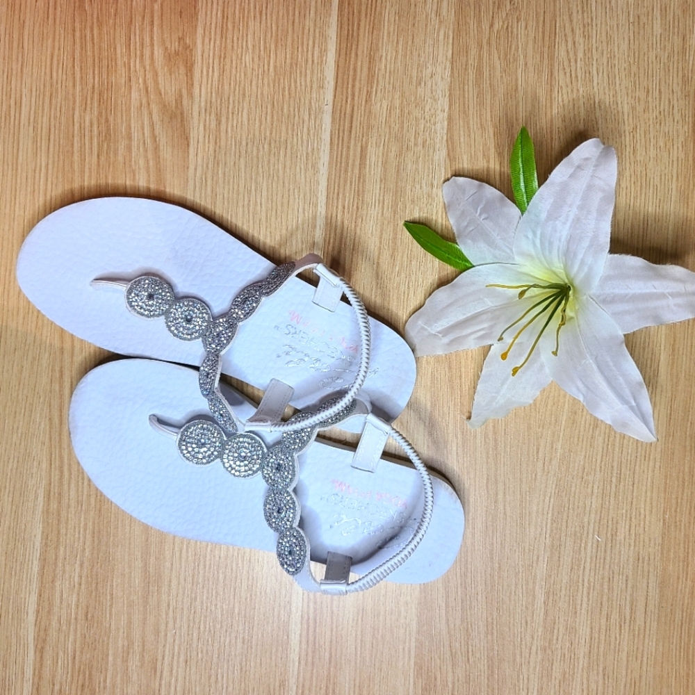Cali from Skechers Yoga Foam White Rhinestone Sandal size 8
